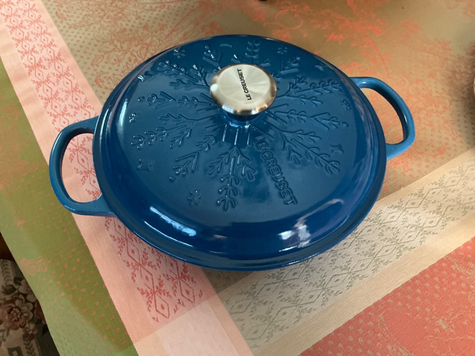 Le Creuset Noël Collection Signature Snowflake 2.25 qt Braiser Marseille NEW