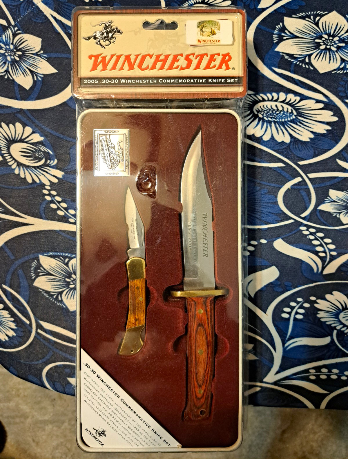 Winchester 2005 Commemorative Knife Set Fixed/Folding w/ Sheath, Wood