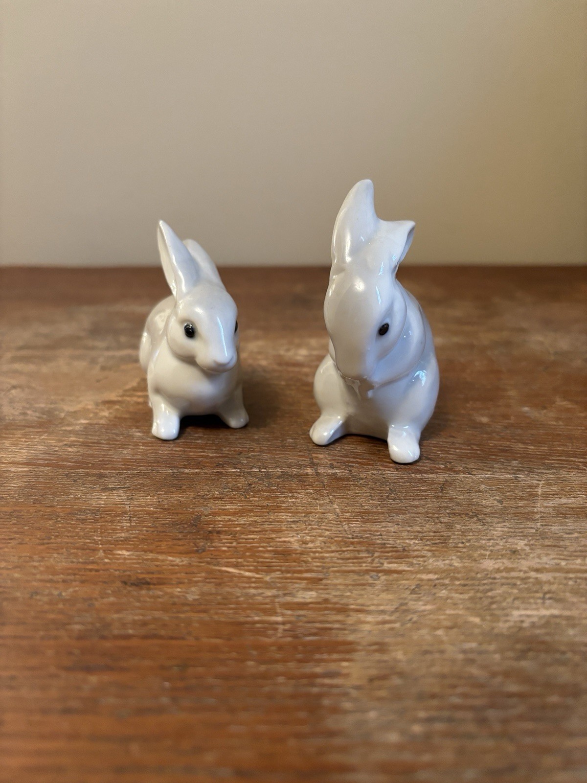 Pair of Otagiri OMC Ceramic Bunnies Rabbits Gray Original Stickers Vintage Japan
