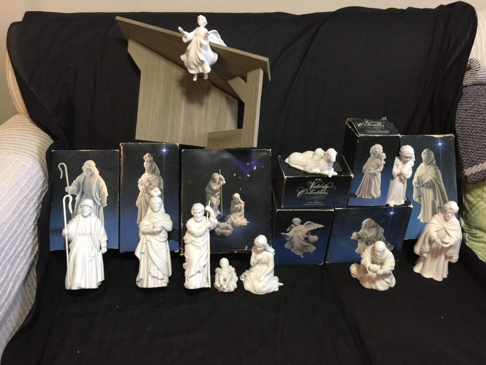 Vintage Avon Nativity Collectables 11 pc. porcelain figurines Vintage Avon Nativity Collectables 11 pc. porcelain figurines
