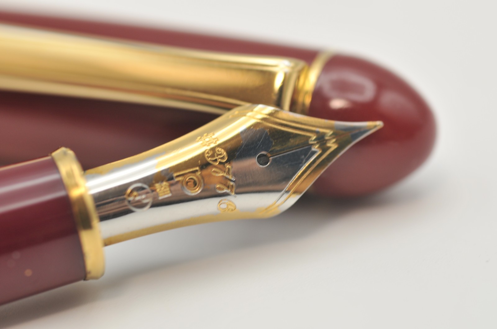 Vintage Platinum 3776 Fountain Pen Steel Fine Nib w/ Converter Very Good V0906 Vintage Platinum 3776 Fountain Pen Steel Fine Nib w/ Converter Very Good V0906