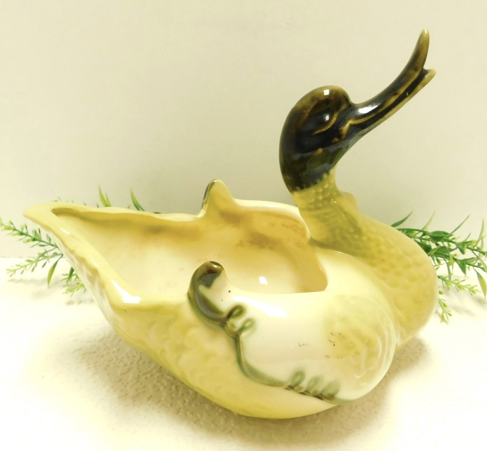 HULL POTTERY USA  GREEN SWAN DUCK PLANTER 1980  TRINKET DISH   CANDY DISH