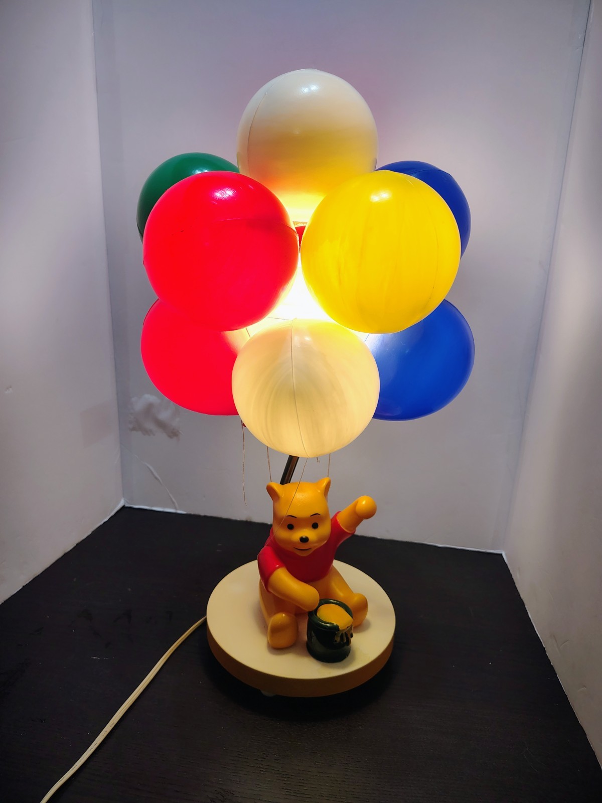 Vintage Disney Winnie the Pooh Holding Balloons W/Musical Honey Pot Lamp