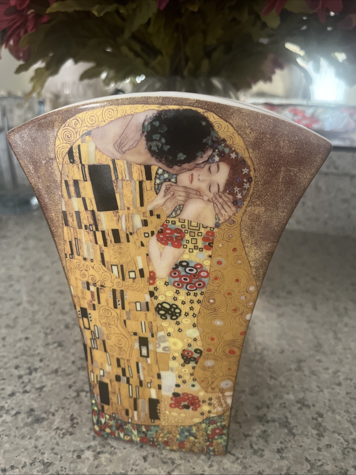 Rare Exotic Vase Queen Isabell Limited Collection “The Kiss “ Porcelain Art