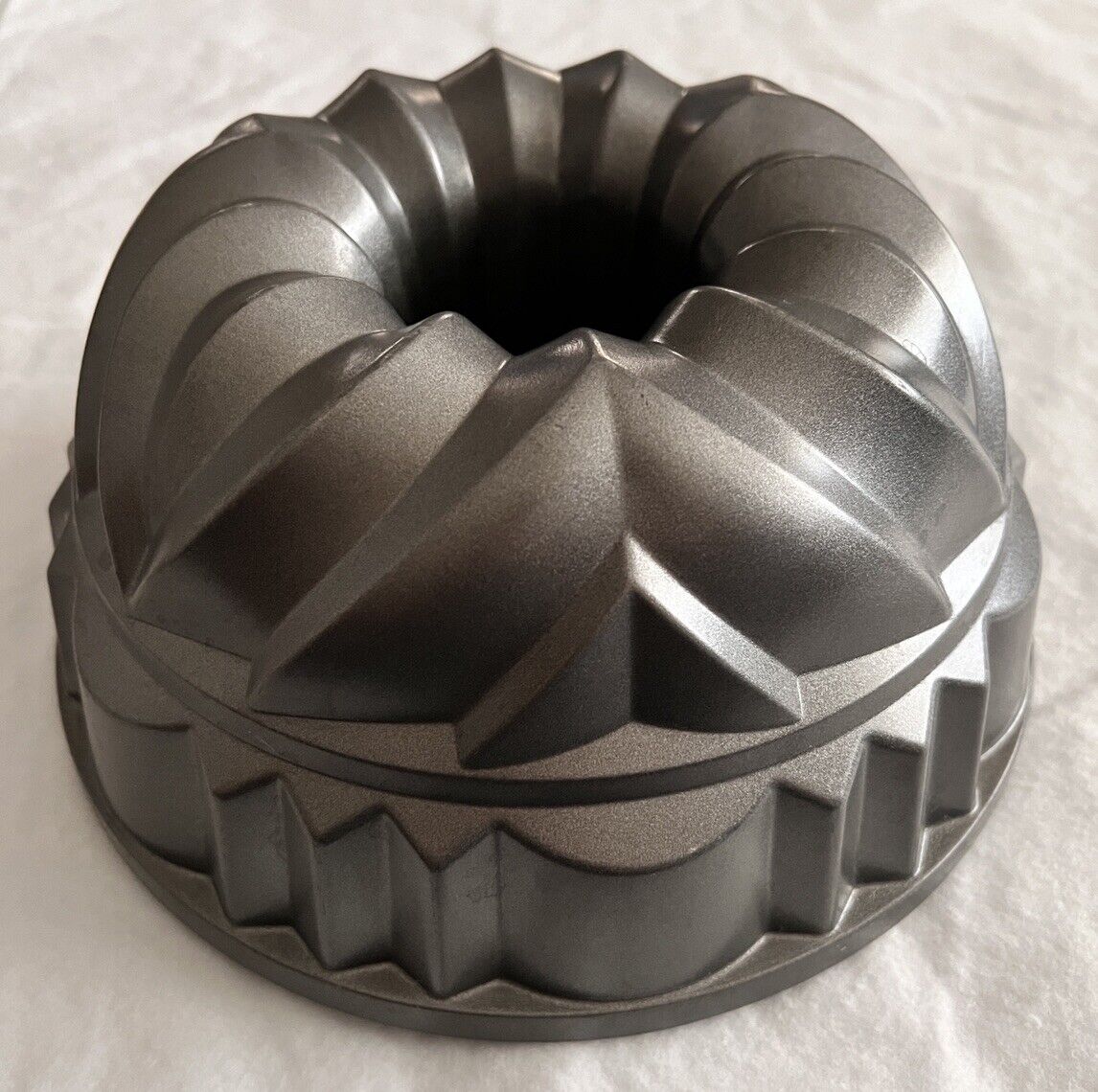 Kaiser Sapphire Bundt Cake Pan Nonstick Cast Aluminum 10 Cup