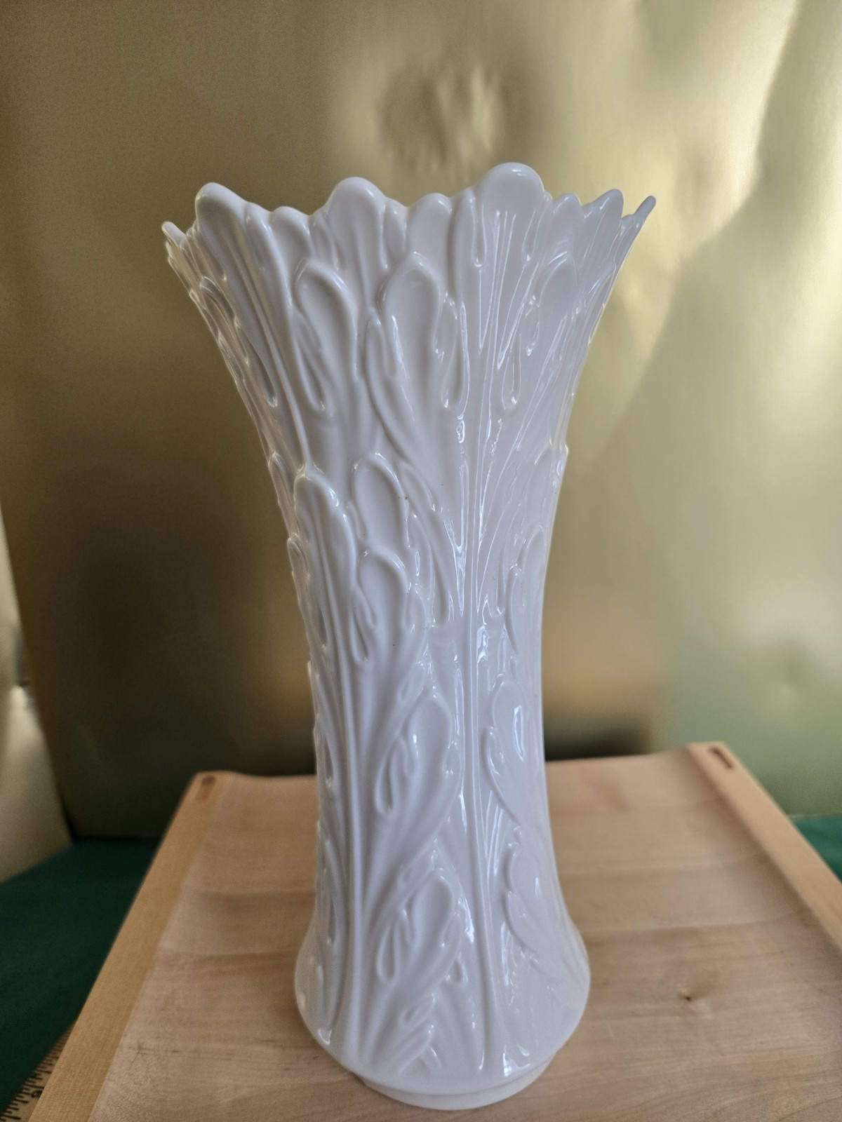 Lenox Woodland Collection Acanthus Leaf Porcelain Vase 8-1/2\