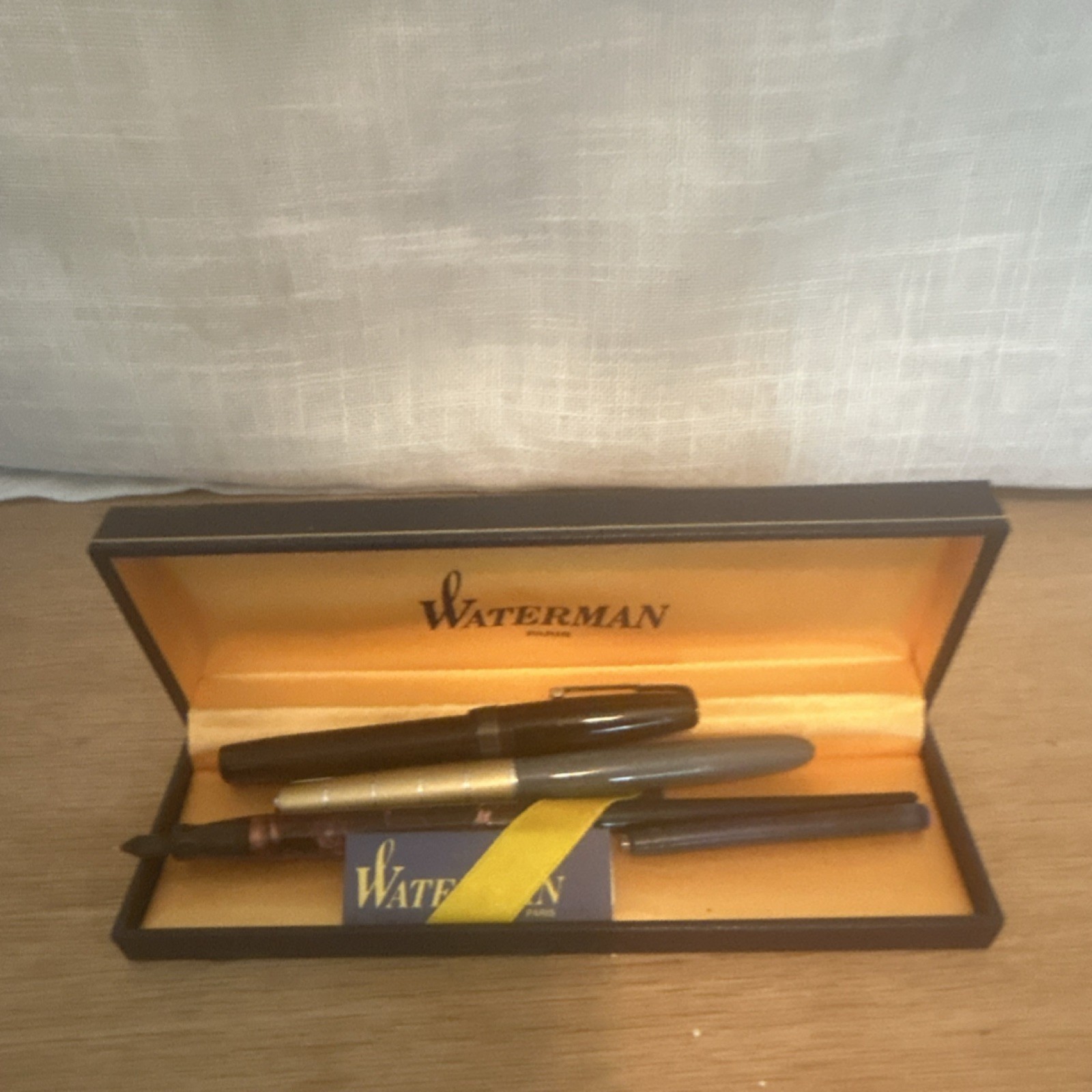 Waterman Metal Fountain Pen Gold Trim Medium Nib Black Ink in Original Box