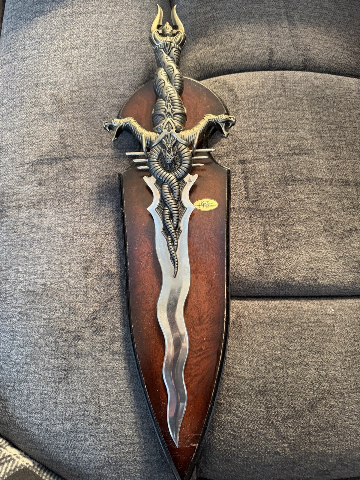 United Cutlery, kit Rae KR0014 Nasek-Serpant Dagger with Plaque