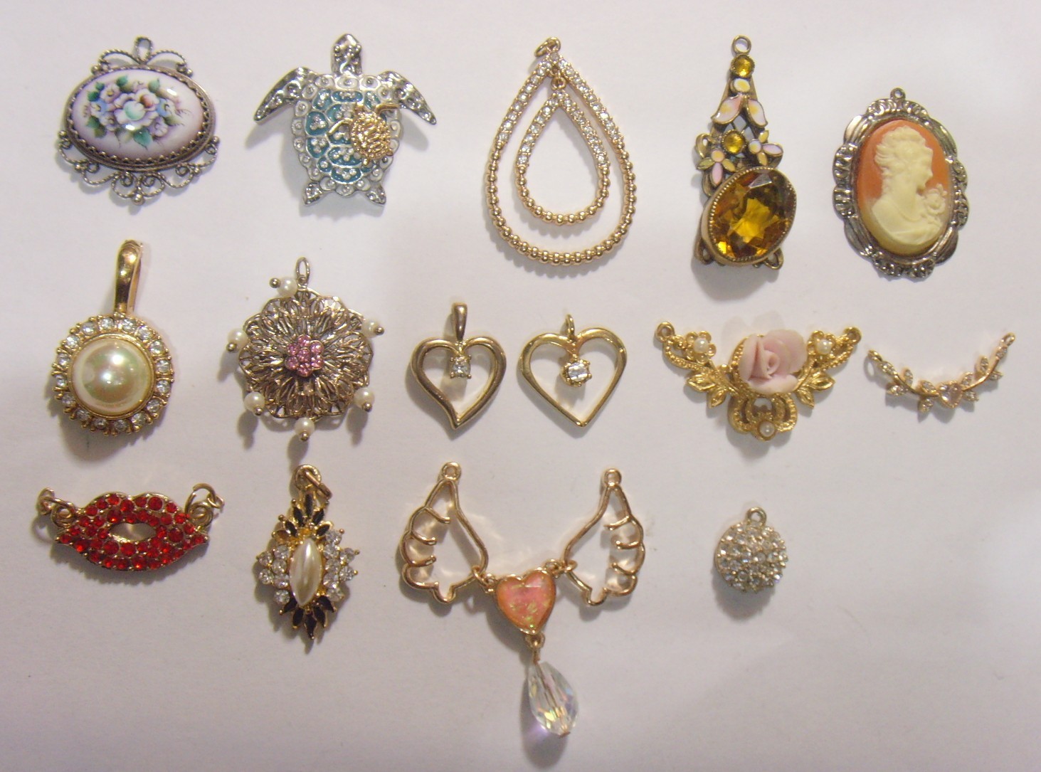 15 vintage assorted nice Victorian style motif jewelry pendants lot 55207 15 vintage assorted nice Victorian style motif jewelry pendants lot 55207