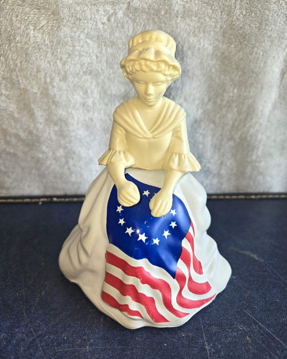 Avon Betsy Ross Woman Figurine Sonnet Cologne Bottle 1976 Ceramic Stars - Full