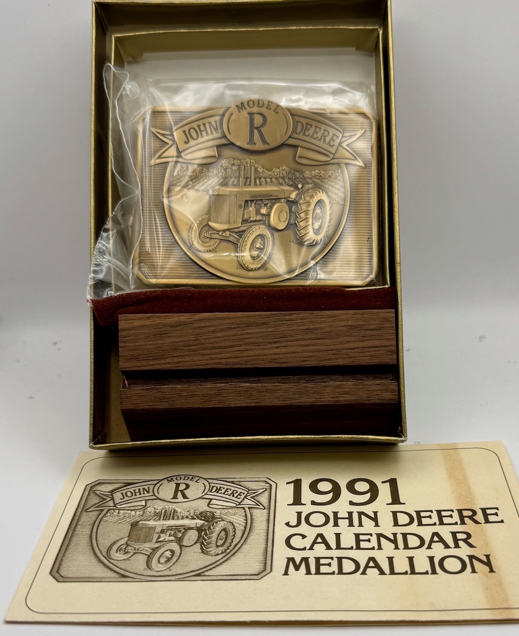 1991 John Deere Calendar Medallion ‘R’ Tractor 1991 John Deere Calendar Medallion ‘R’ Tractor