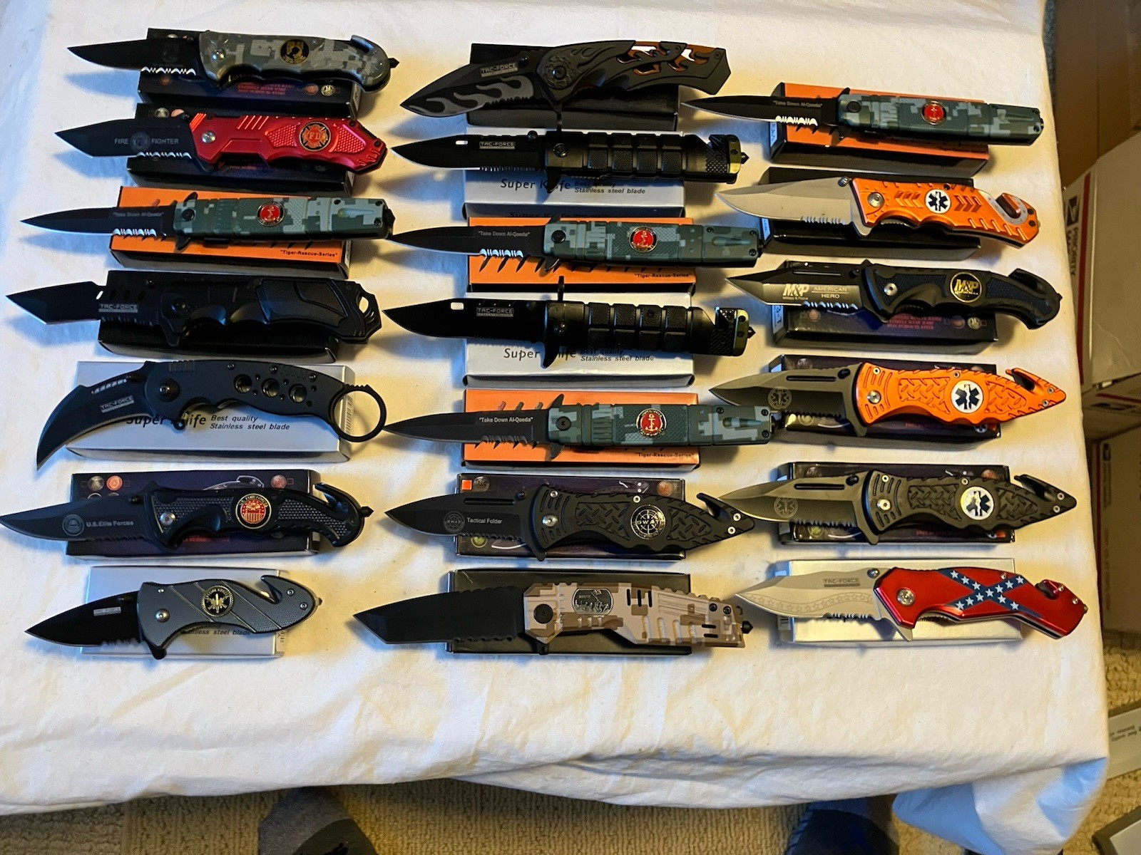 Wholesale Bulk Lot of 300  Brand New in the Box Tactical Folding Pocket Knives