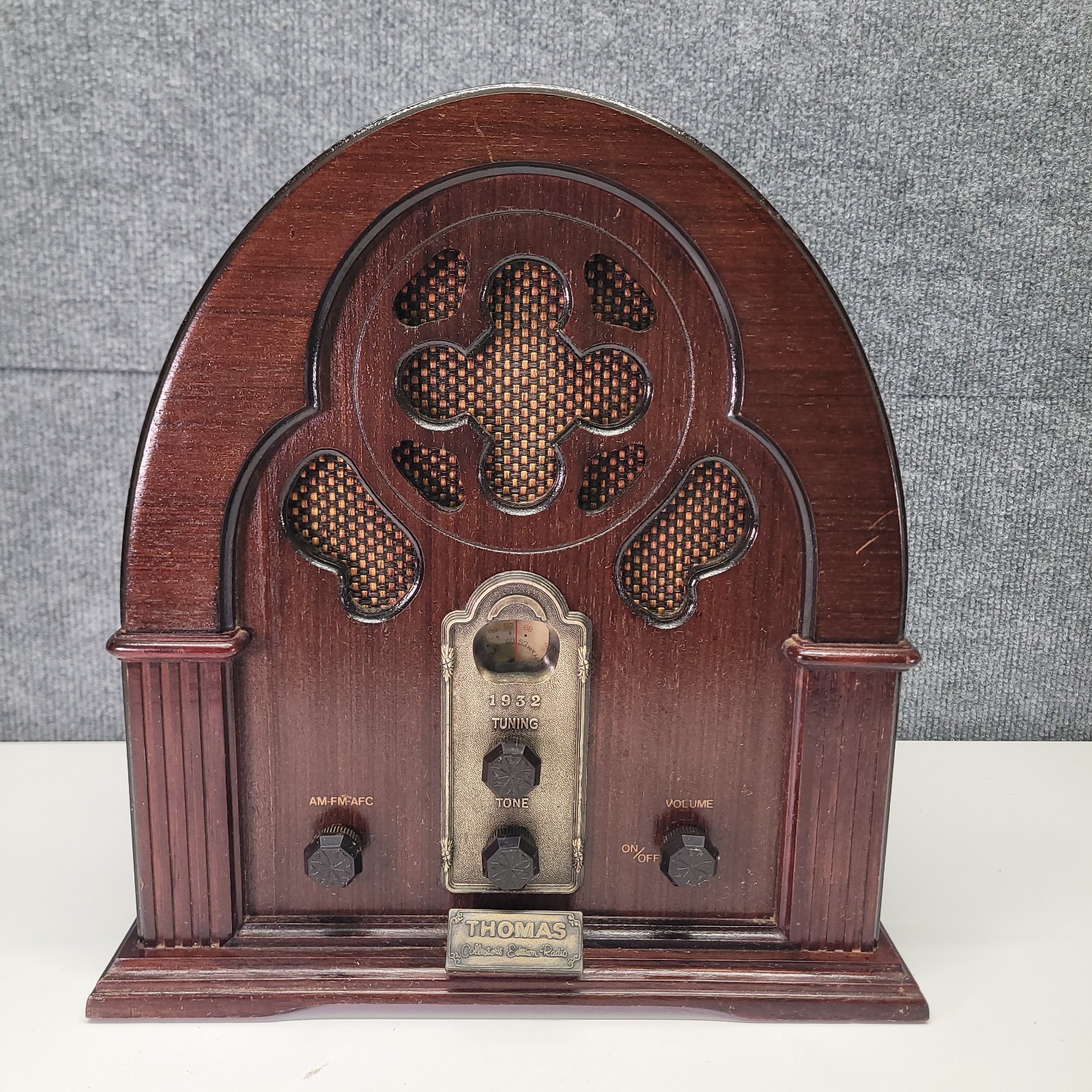 Vintage Thomas Collector's Edition Radio Model 317 AM/FM Cassette Tested Works