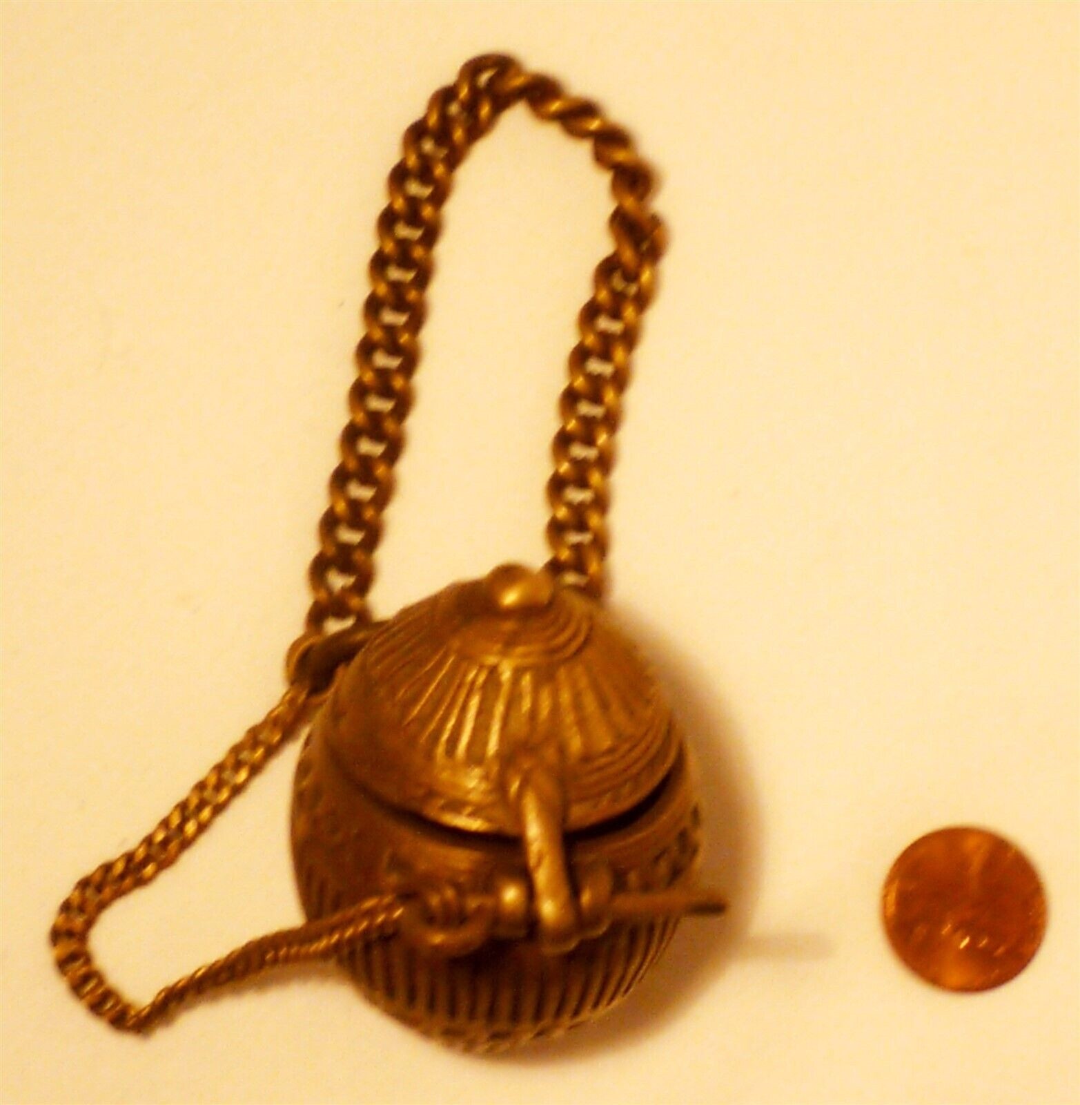 UNIQUE ANTIQUE BRONZE CHAIN & HANGING BALL TOBACCO HOLDER