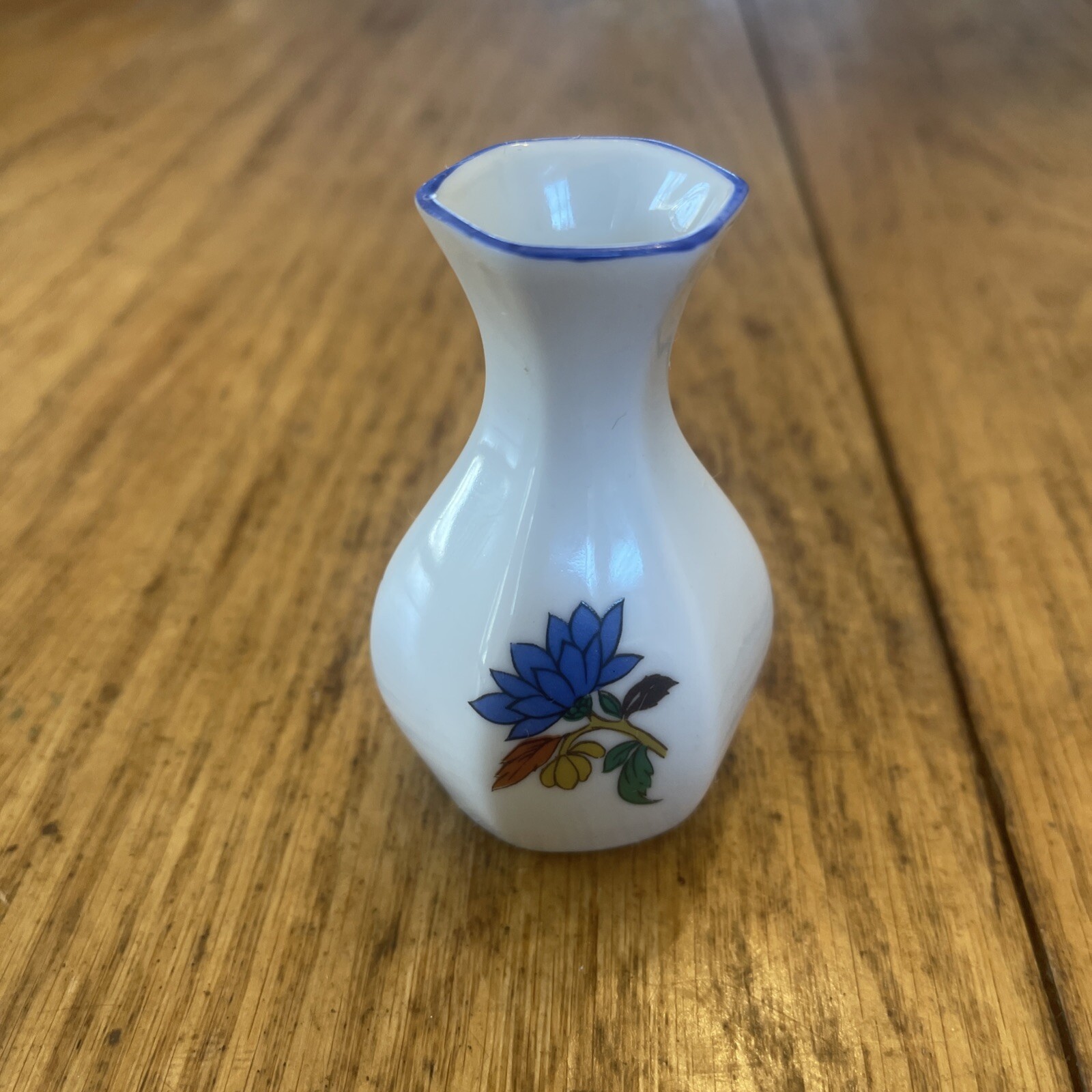 Leart Brazilian Porcelain Small Bud Vase Colonial Bl/wt/0range Flower  3” Tall