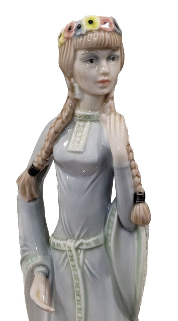 Royal Doulton Francoise Figurine 11\