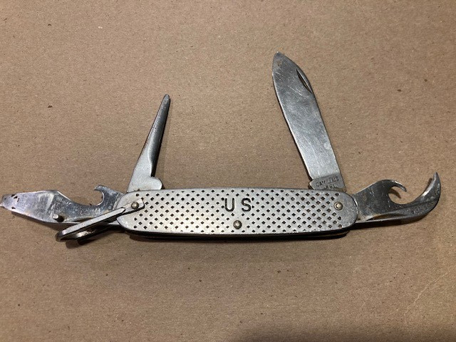 Vintage Camillus 1961 U.S. Navy/Military folding  survival/utility pocket knife
