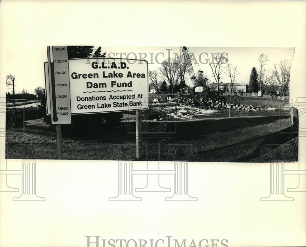 1987 Press Photo Residents of Green Lake area raised $136,000 for dam repairs