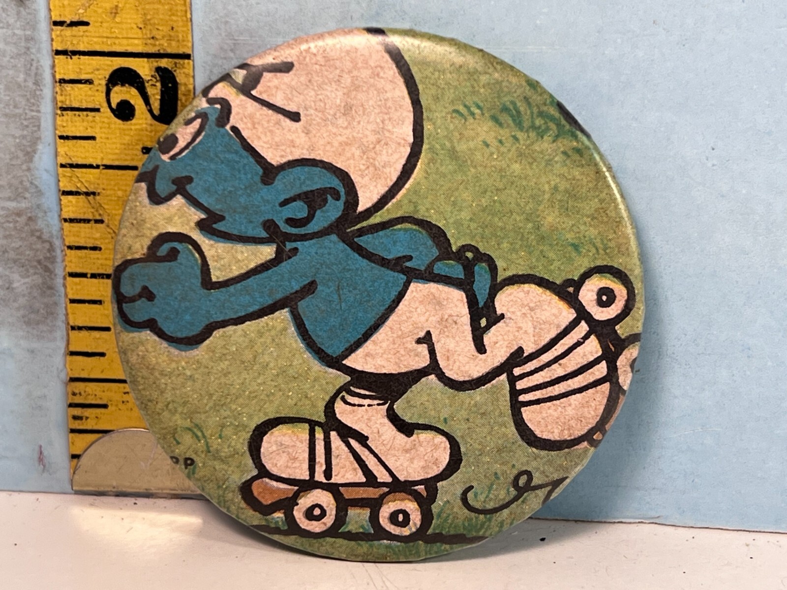 Vintage Blue Smurf on Roller Skates Pinback Button
