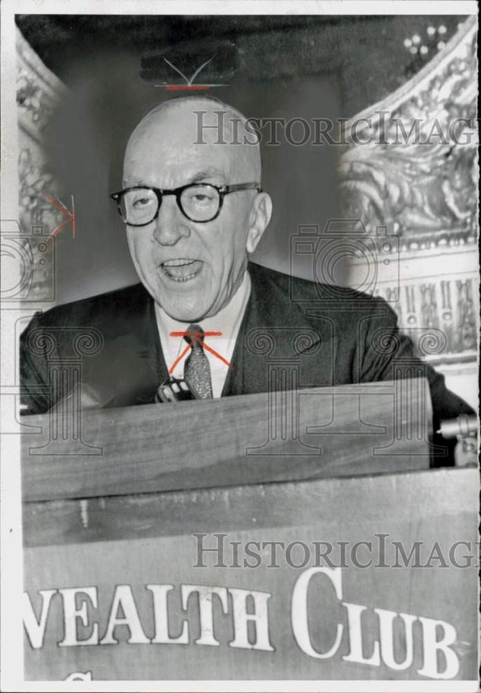 1962 Press Photo Captain Eddie Rickenbacker speaks at conference - lra82457 1962 Press Photo Captain Eddie Rickenbacker speaks at conference - lra82457