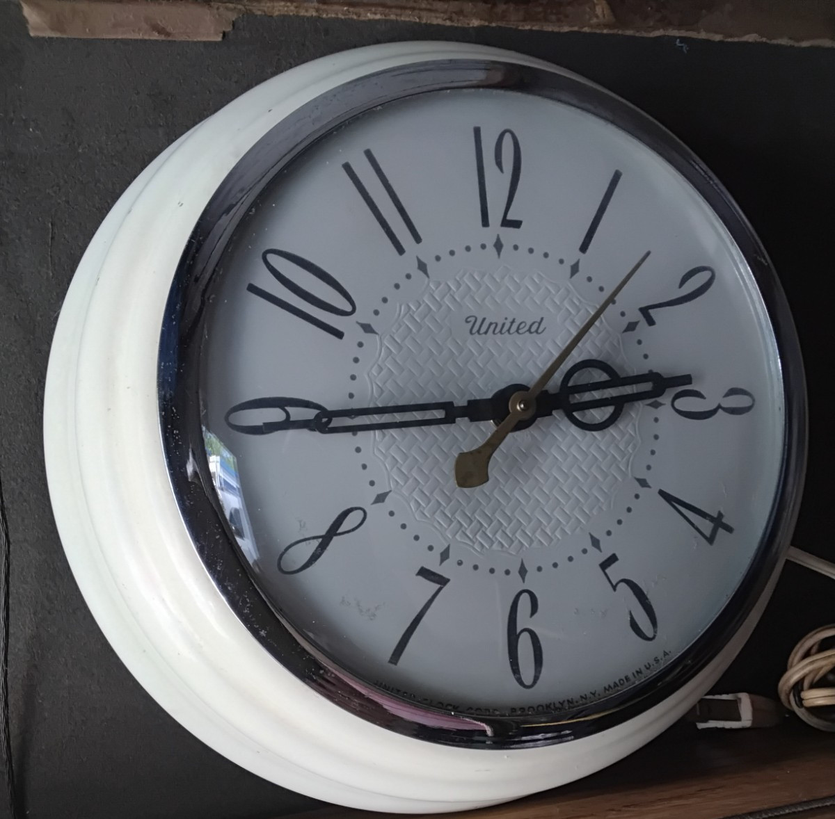 mcm united  wallclock