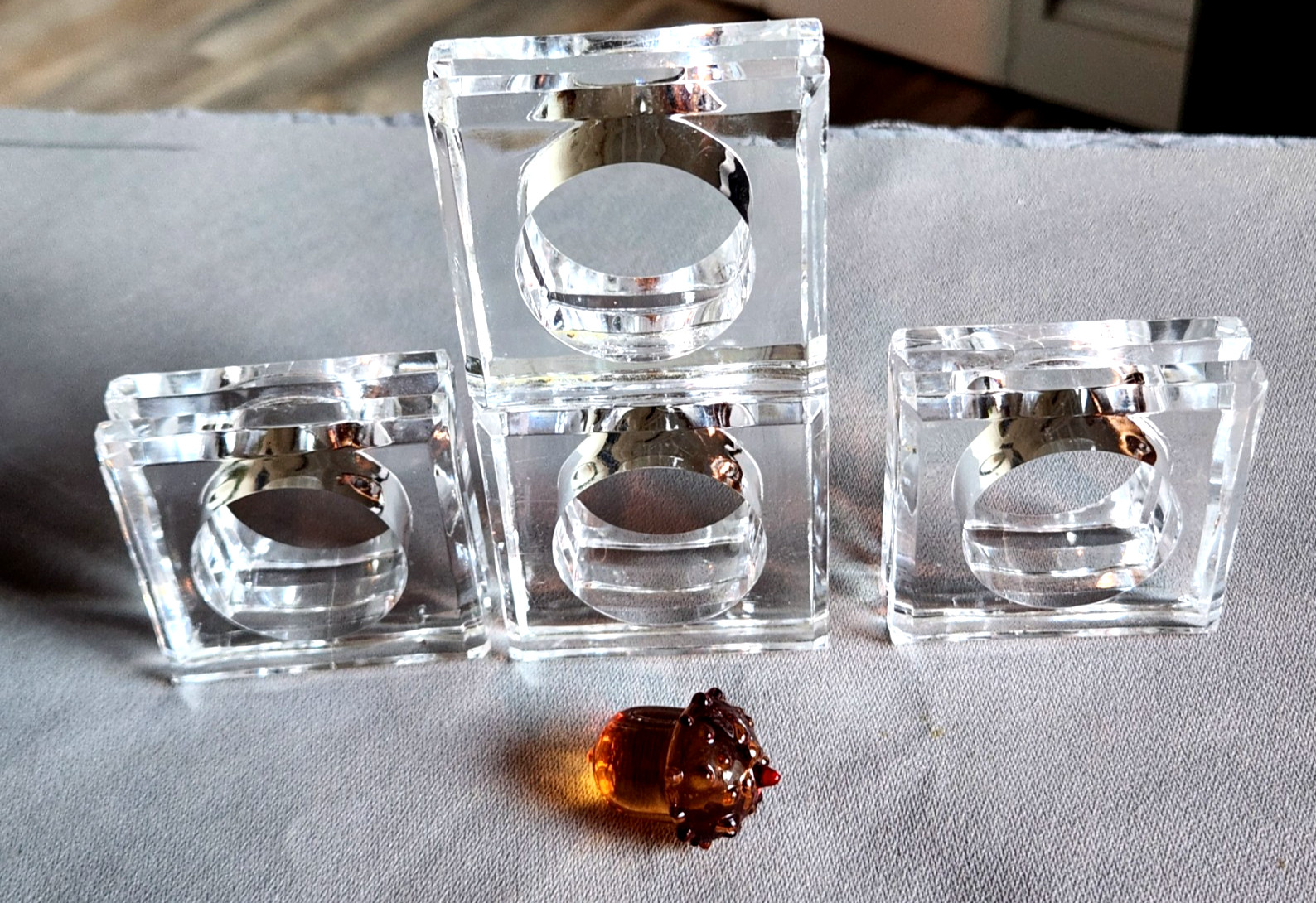 Exquisite Vintage Set of 4 Heavy Square Lucite Napkin Rings MCM Quality