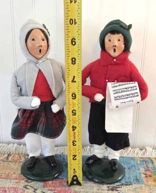 PAIR Byers Choice Ltd. Christmas Carolers Man and Woman Couple Traditional 1990