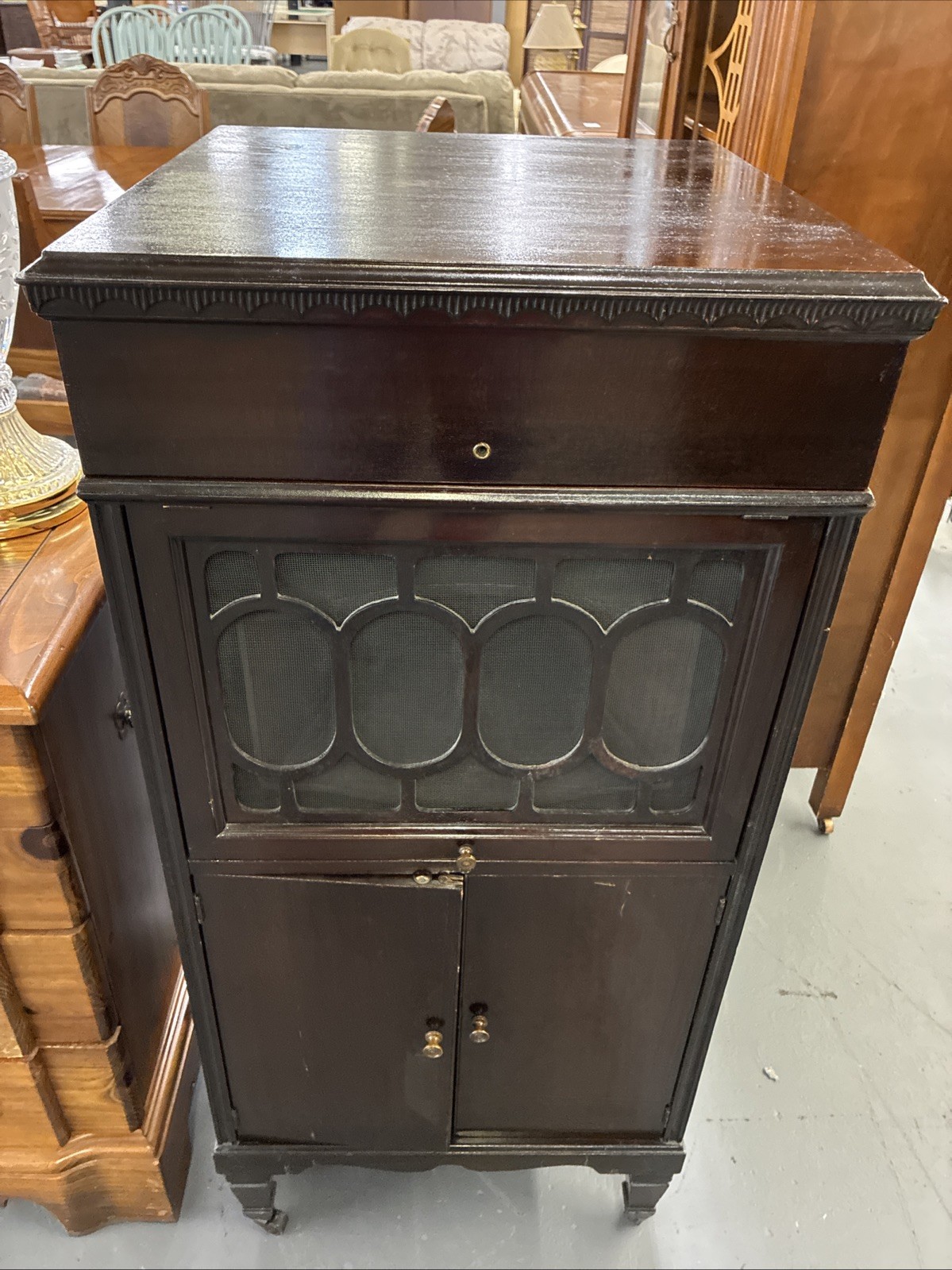 CHENEY TALKING MACHINE CHICAGO ILLINOIS ANTIQUE TALKING MACHINE CIRCA 1929 CHENEY TALKING MACHINE CHICAGO ILLINOIS ANTIQUE TALKING MACHINE CIRCA 1929