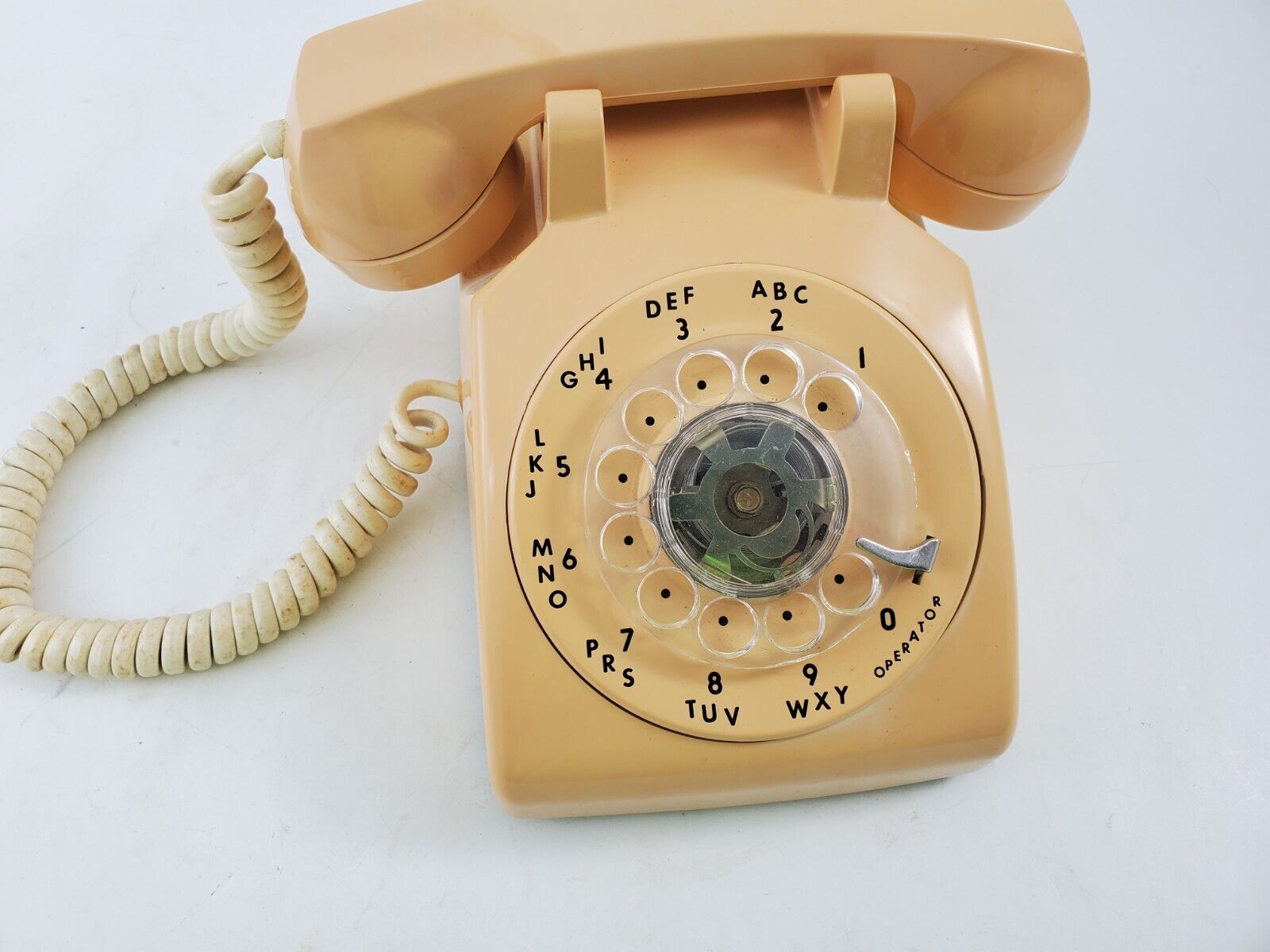 Vintage ITT Retro Beige Tan Rotary Dial Desk/Table Top Old School Telephone