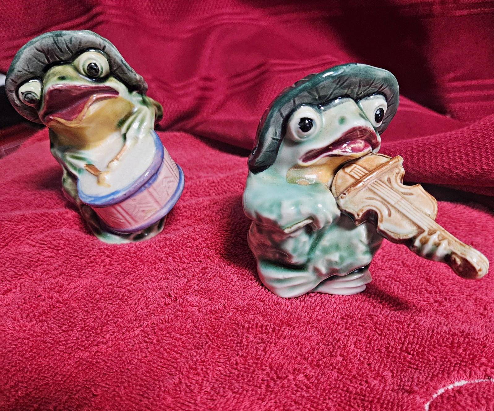 Vintage Japan Frog Ceramic Salt & Pepper Shakers Pair 2pc w/ Stoppers