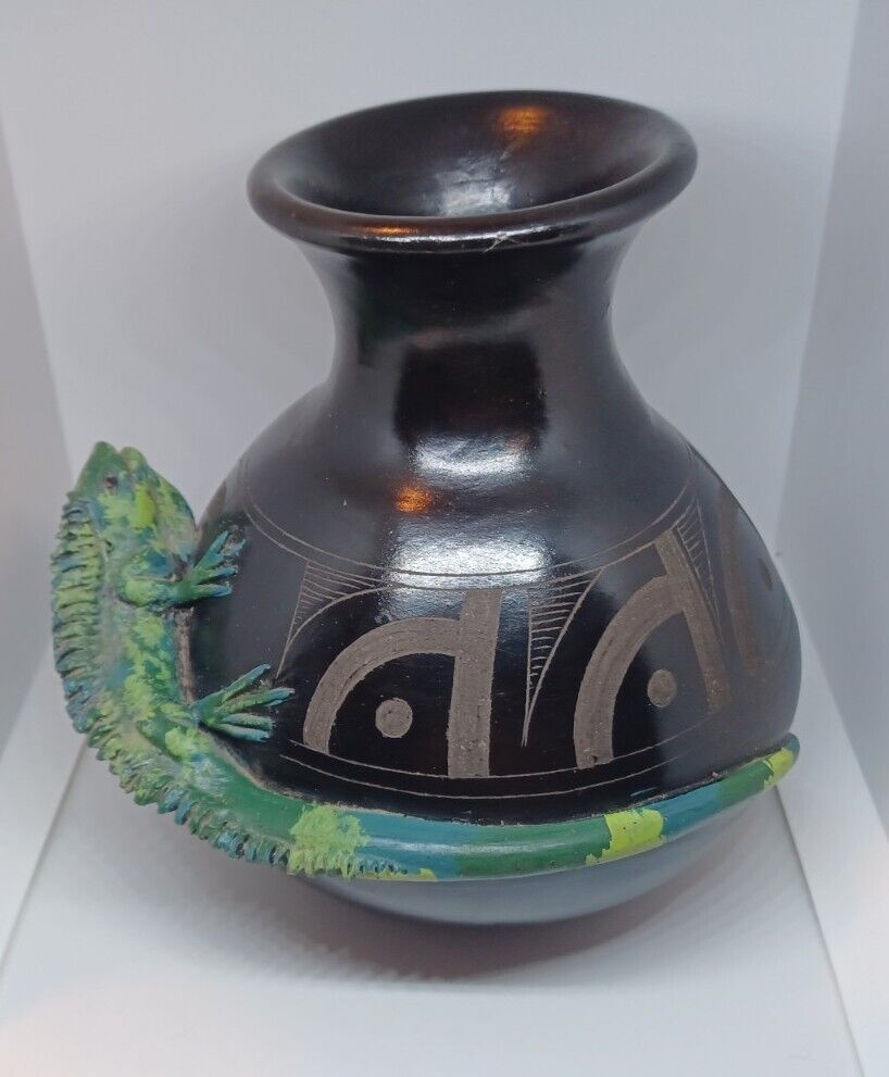 Artist Signed Mateo Mexico Black Pottery 3D Large Iguana Lizard Vase
