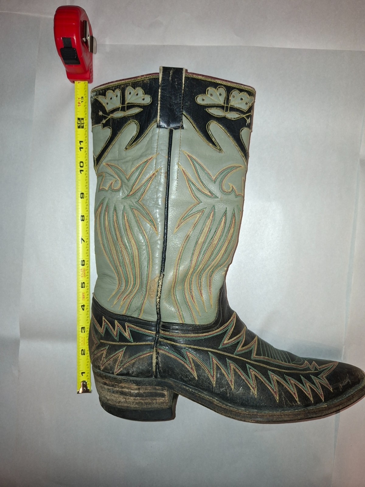 VINTAGE FANCY WESTERN COWBOY BOOT – SINGLE BOOT – ORNATE MULTICOLOR STITCHING