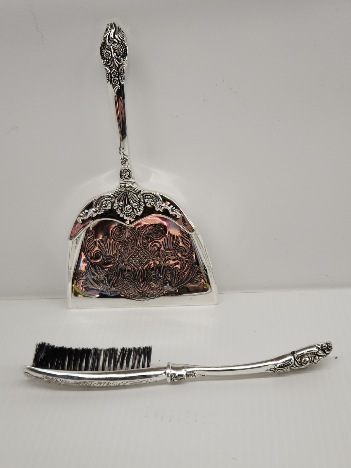 Vintage Godinger Silver Plate Silent Butler Crumb Catcher (NOS? VERY ORNATE )