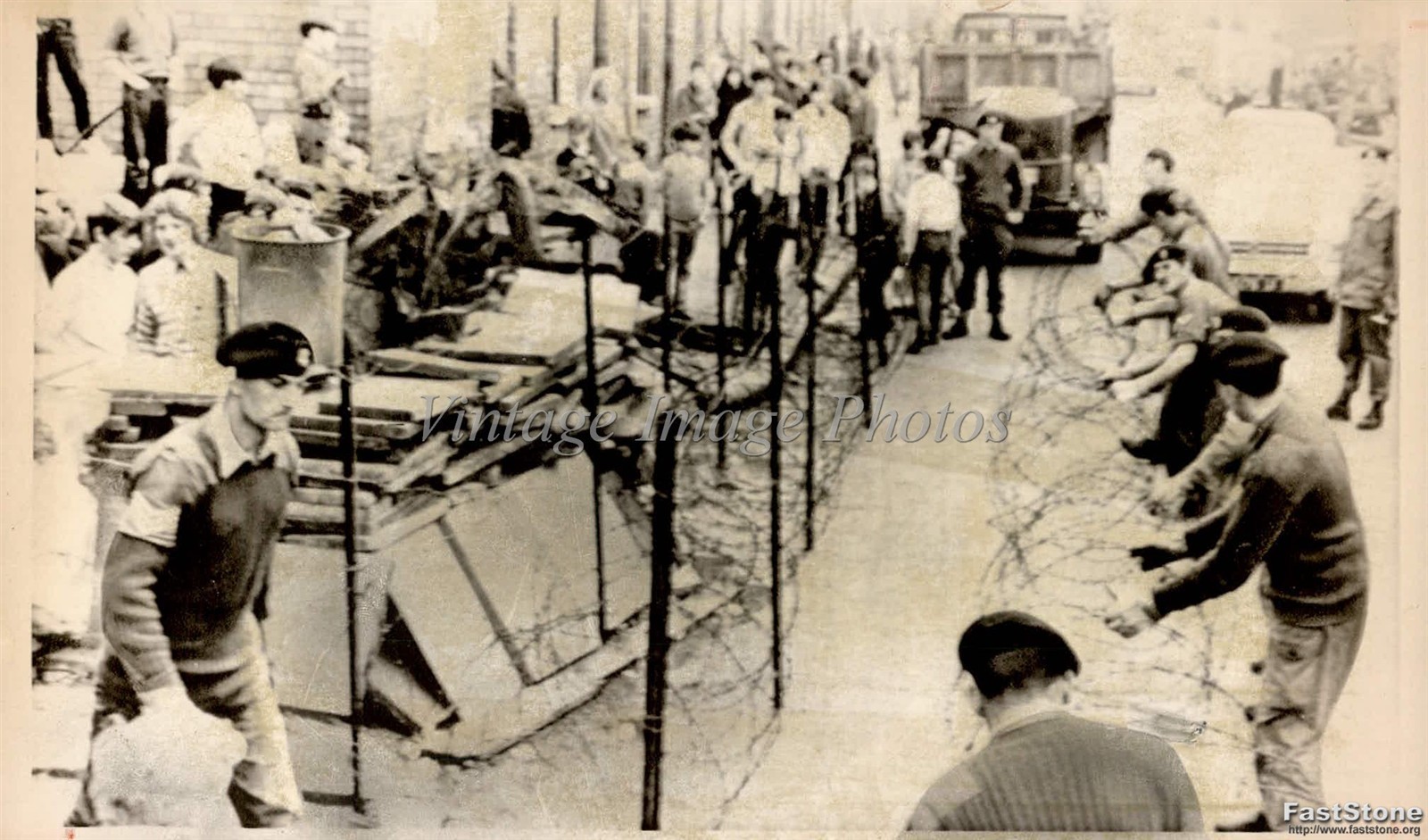 1969 British Troops Peace Wall Belfast Roman Catholic Press Vintage Photo 6x8