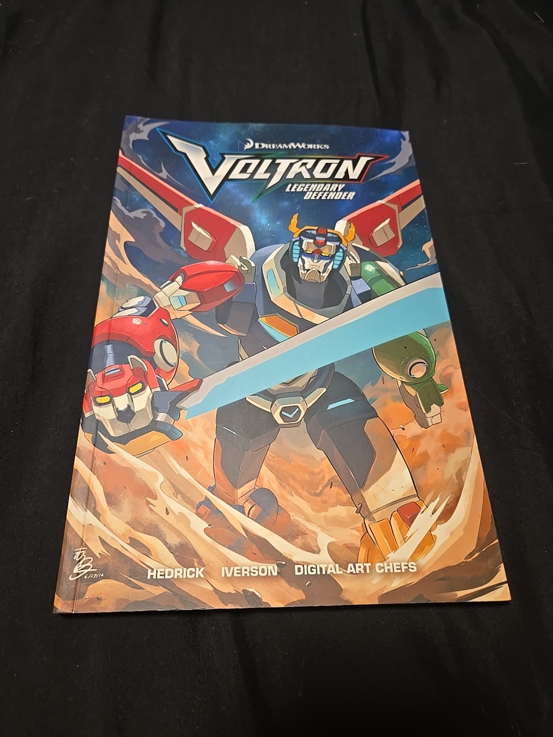 VOLTRON LEGENDARY DEFENDER by The Lion Forge Dreamworks Graphic Novel PAPERBACK