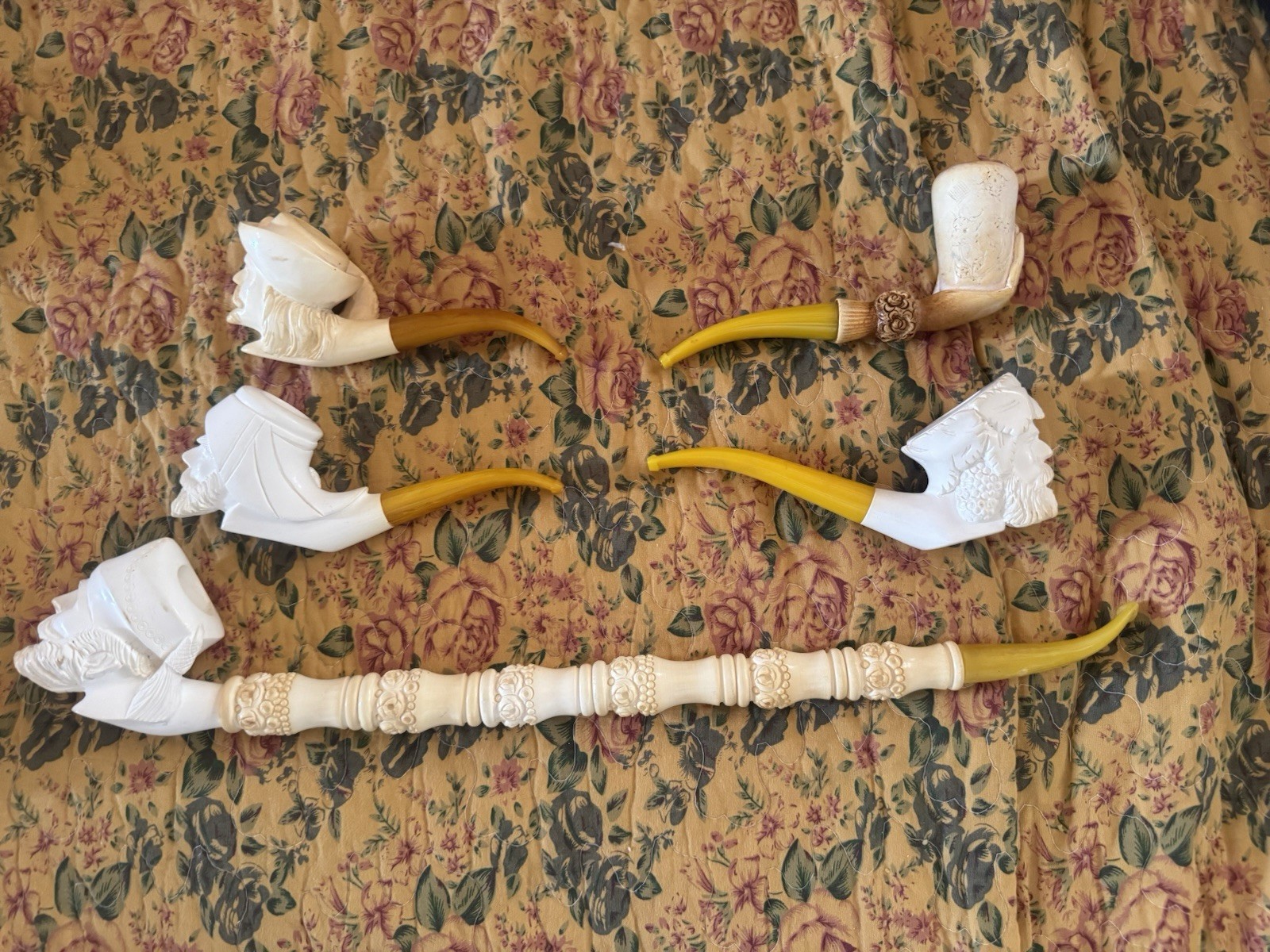 Vintage Set (5) Of MEERSCHAUM Pipes Excellent Condition 1970s Catalog & Holder Vintage Set (5) Of MEERSCHAUM Pipes Excellent Condition 1970s Catalog & Holder