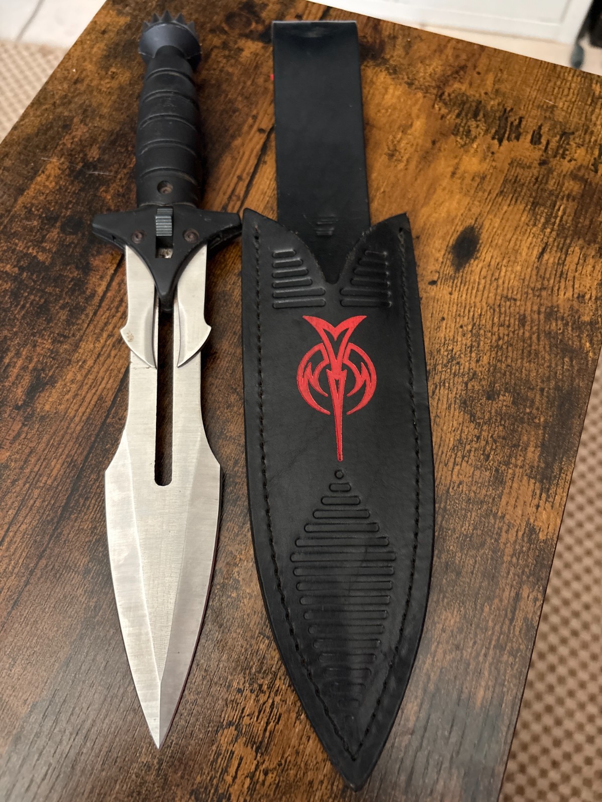 Vintage Star Trek Klingon Dagger United Cutlery \ Vintage Star Trek Klingon Dagger United Cutlery \