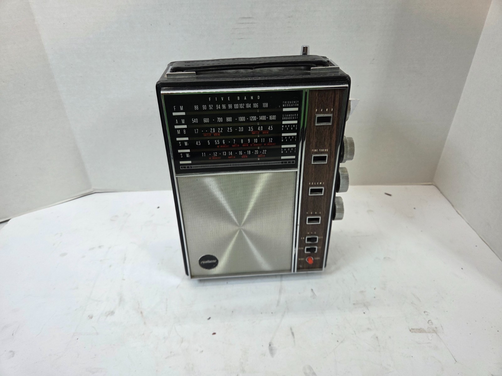 Vintage Realtone 2540 multiband Transistor portable radio Works