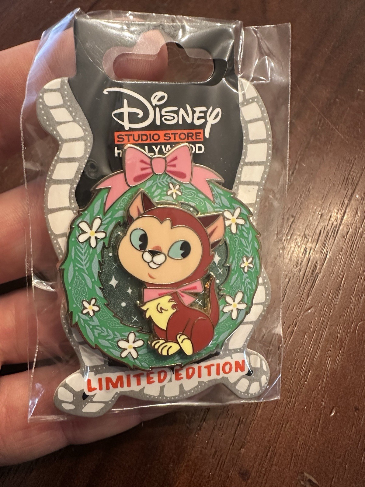Disney DSF DSSH Alice in Wonderland Dinah Holiday Cat Wreath LE 400 trading Pin