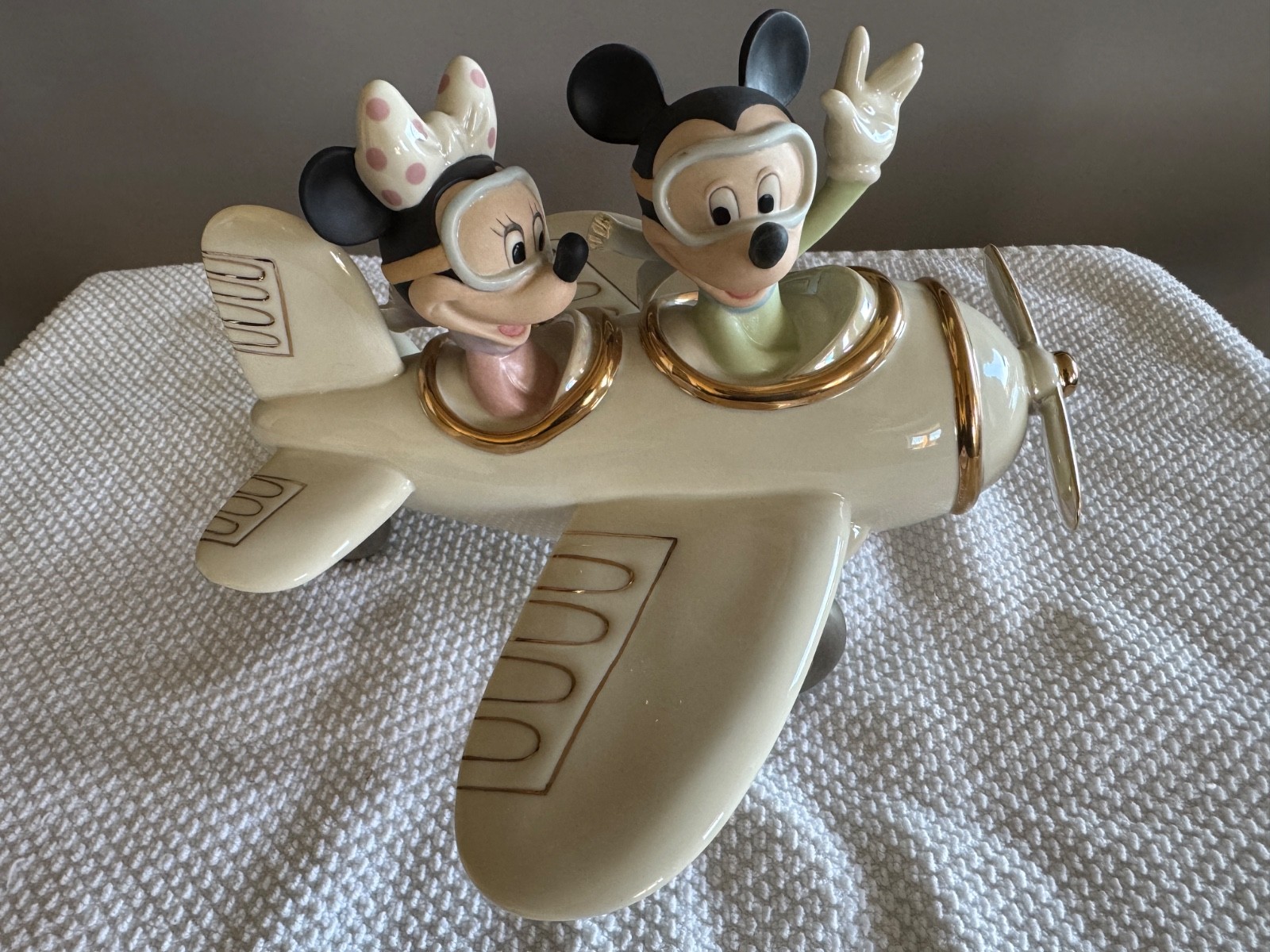 Lenox Flying High With Mickey Figurine Lenox Flying High With Mickey Figurine