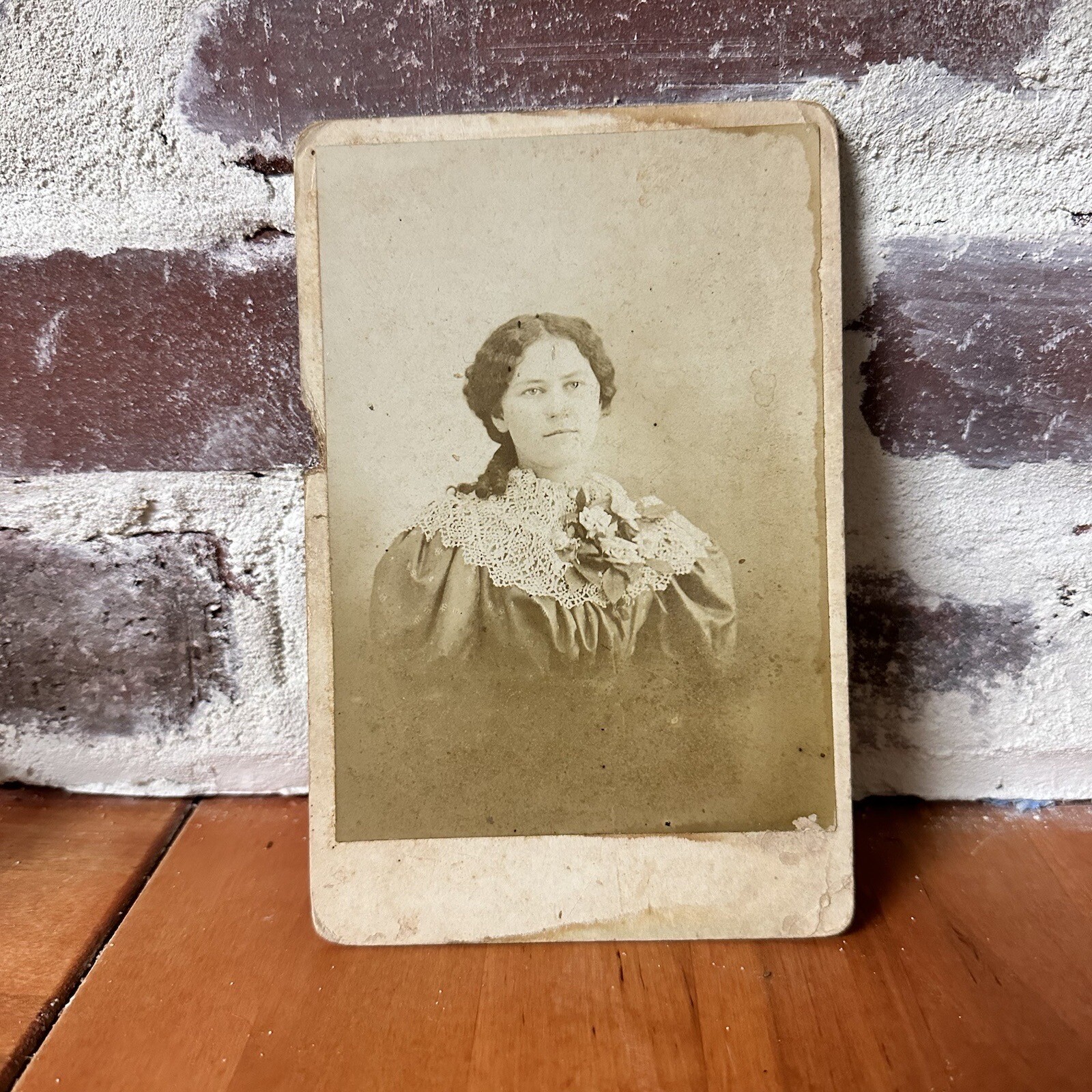Antique Victorian American Fashion Beautiful Young Woman Cabinet Photo