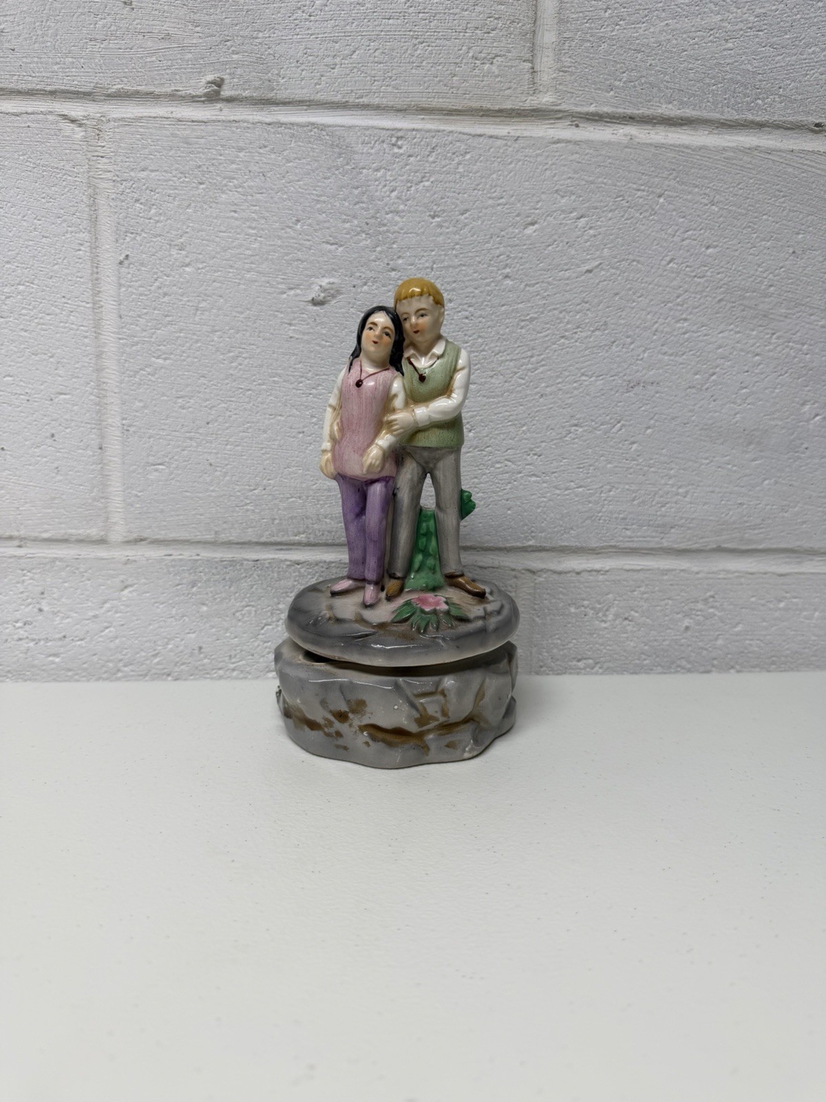 Vintage Ceramic Love Story Rotating Music Box Boy And Girl Love Works