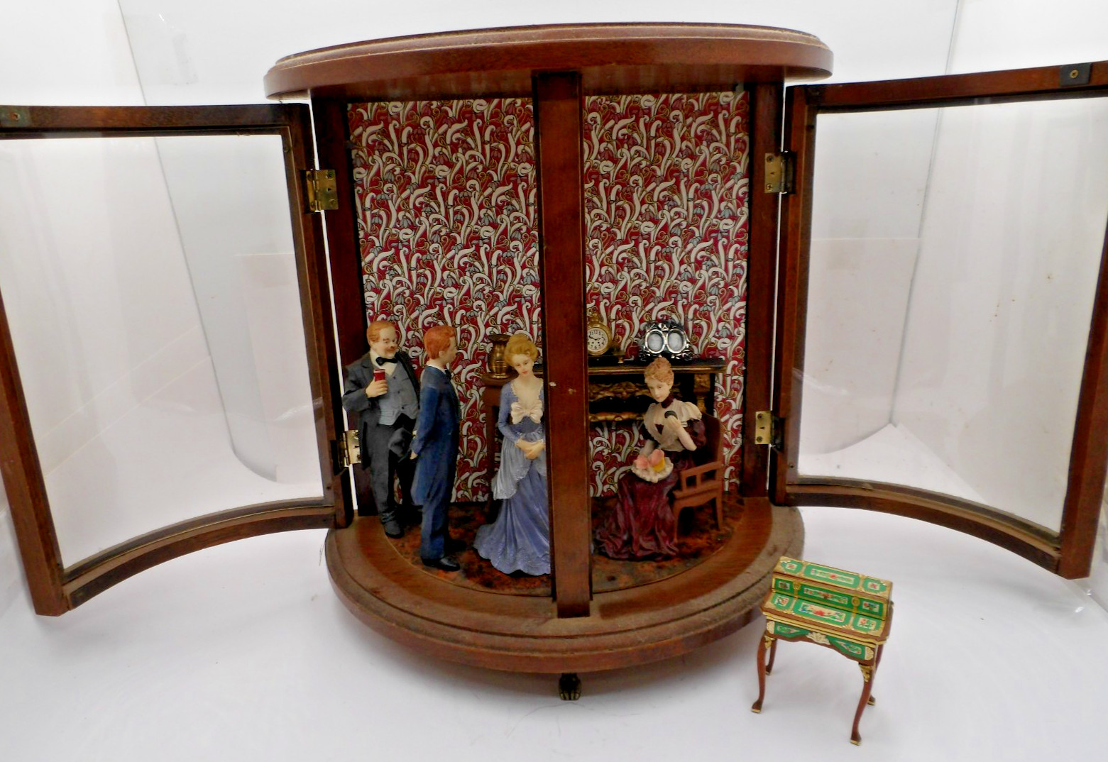 VTG Small Half Round Cabinet w/ Diorama Scene Scene People in Parlor Room