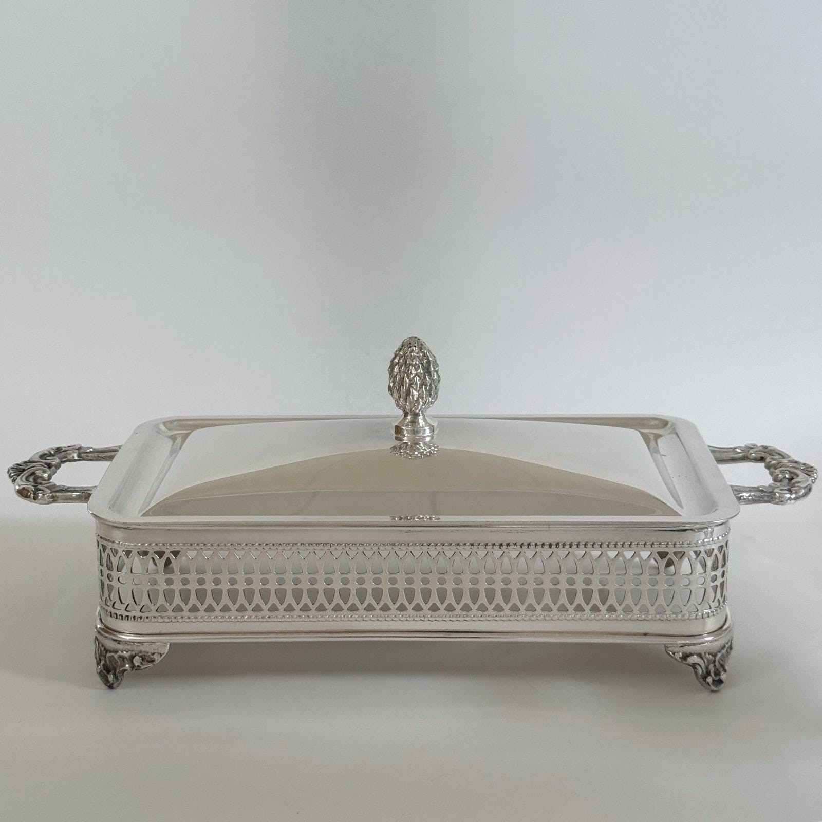 Vintage Sheffield Silver Co Silverplate Covered Casserole Serving Dish USA