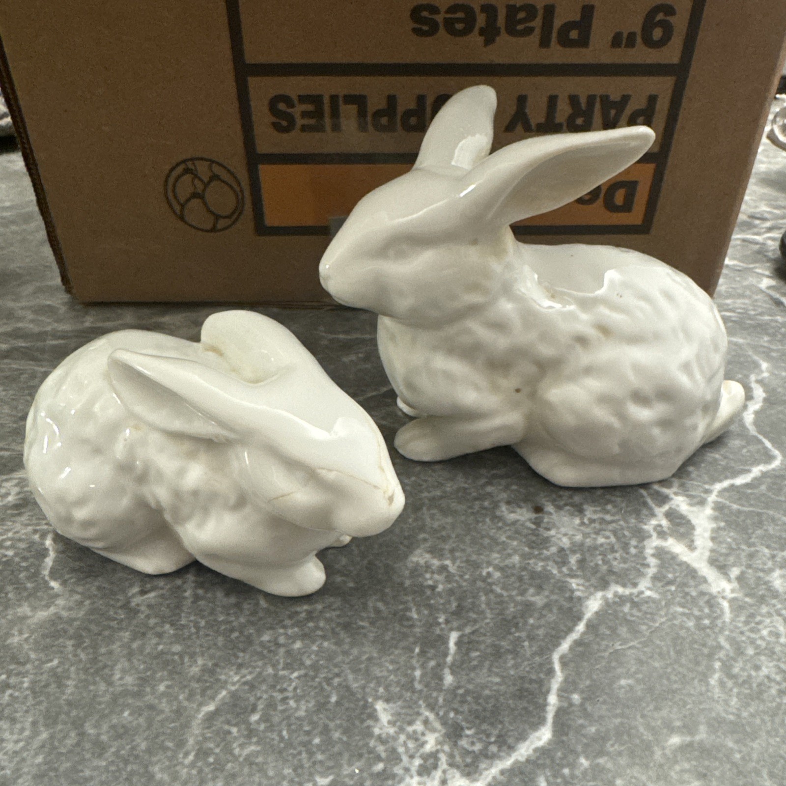 Vintage 2pcs Toyo Japan Bunnies Rabbits White Porcelain Figurines collectible Vintage 2pcs Toyo Japan Bunnies Rabbits White Porcelain Figurines collectible