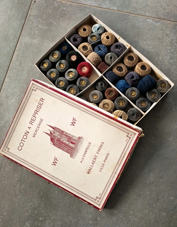 Rare Antique French Daring Thread Box Wallaert Freres Full Store Display 1930s Rare Antique French Daring Thread Box Wallaert Freres Full Store Display 1930s