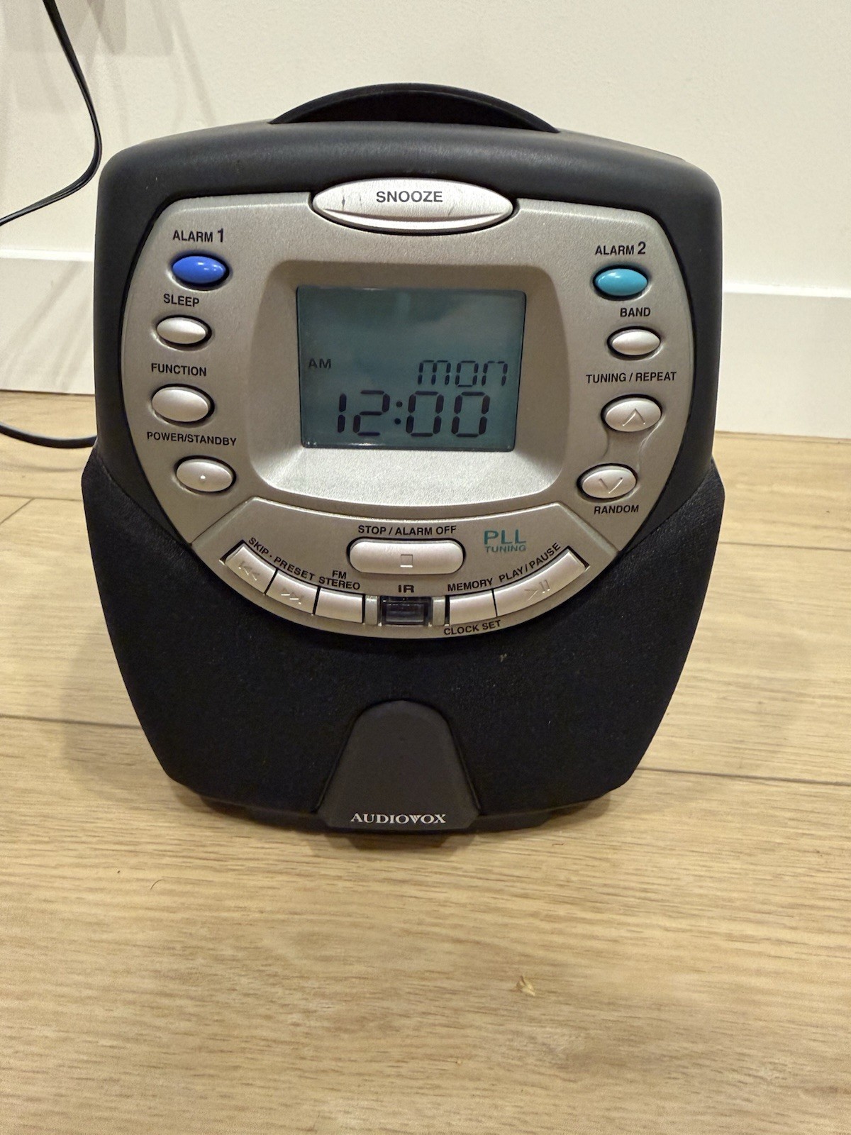 Audiovox CD1167 CD Player Alarm Clock Radio-CD Wake Up-With Antenna-Tested Works