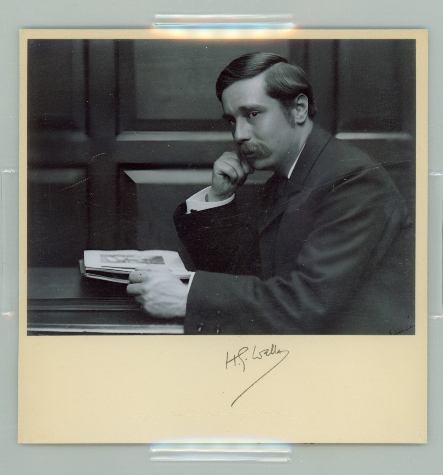 H. G. Wells ~ Signed Autographed Authentic Signature HG ~ PSA DNA Encased