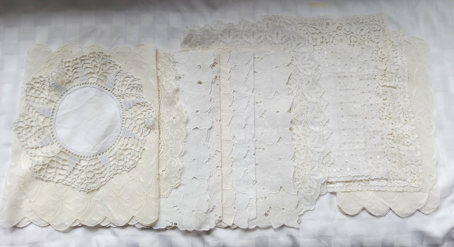 LOT 13 Vintage  Linens Table Runners Doilies Scallop Lace Crochet