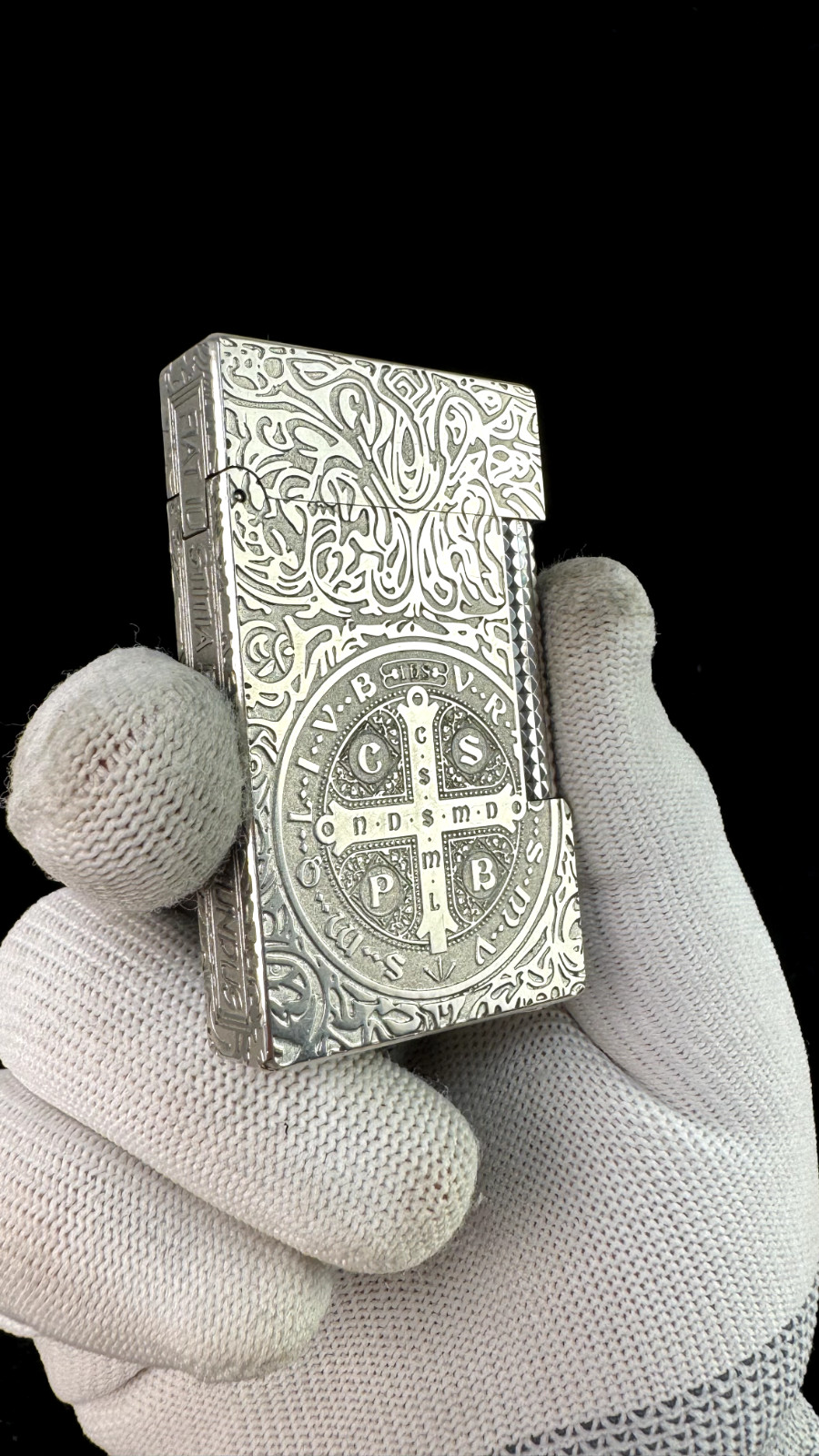 S.T. Dupont Ligne 2 Constantine Silver Lighter With Gift Box S.T. Dupont Ligne 2 Constantine Silver Lighter With Gift Box